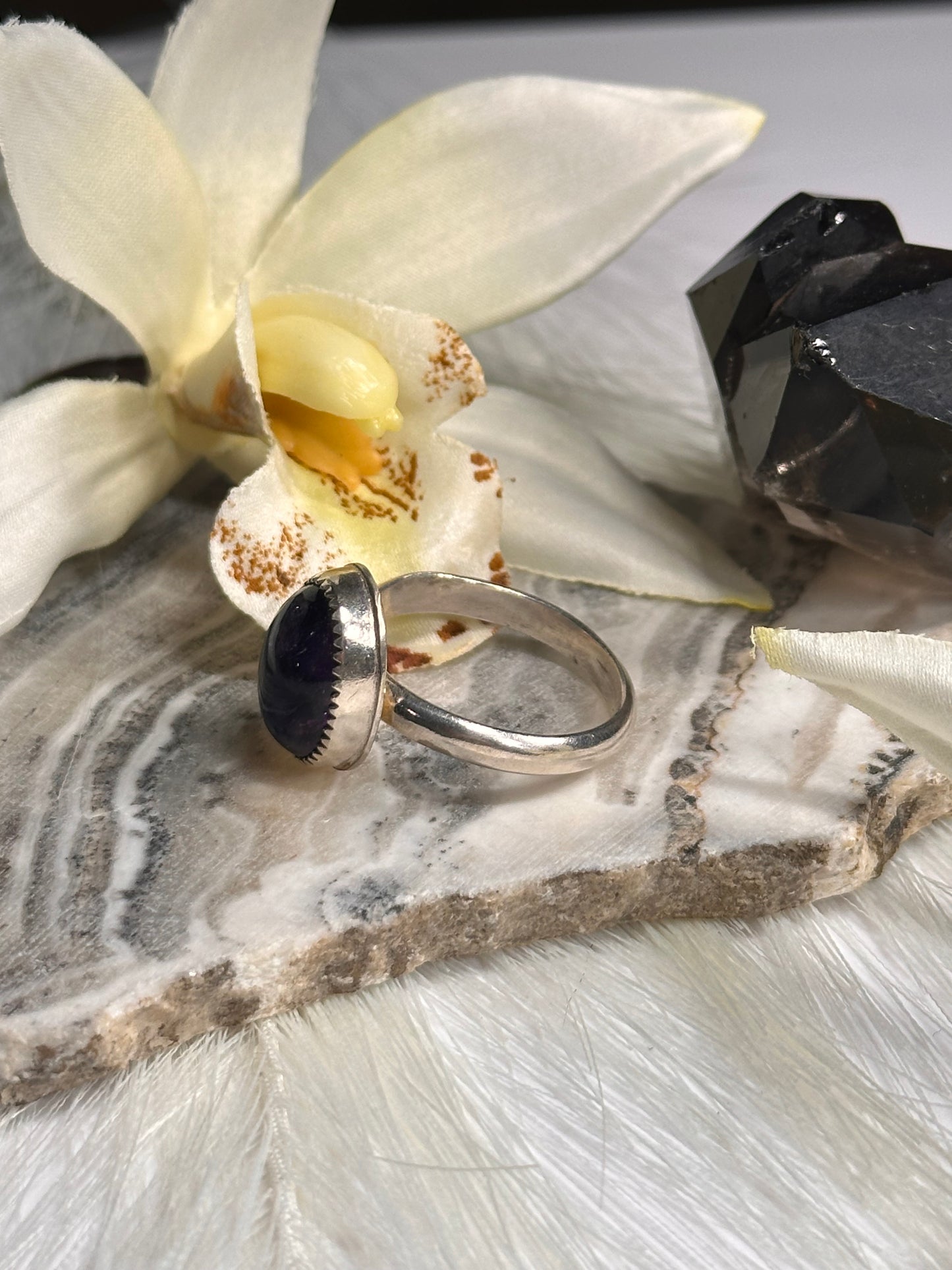 Oval Amethyst ring - Sz 10