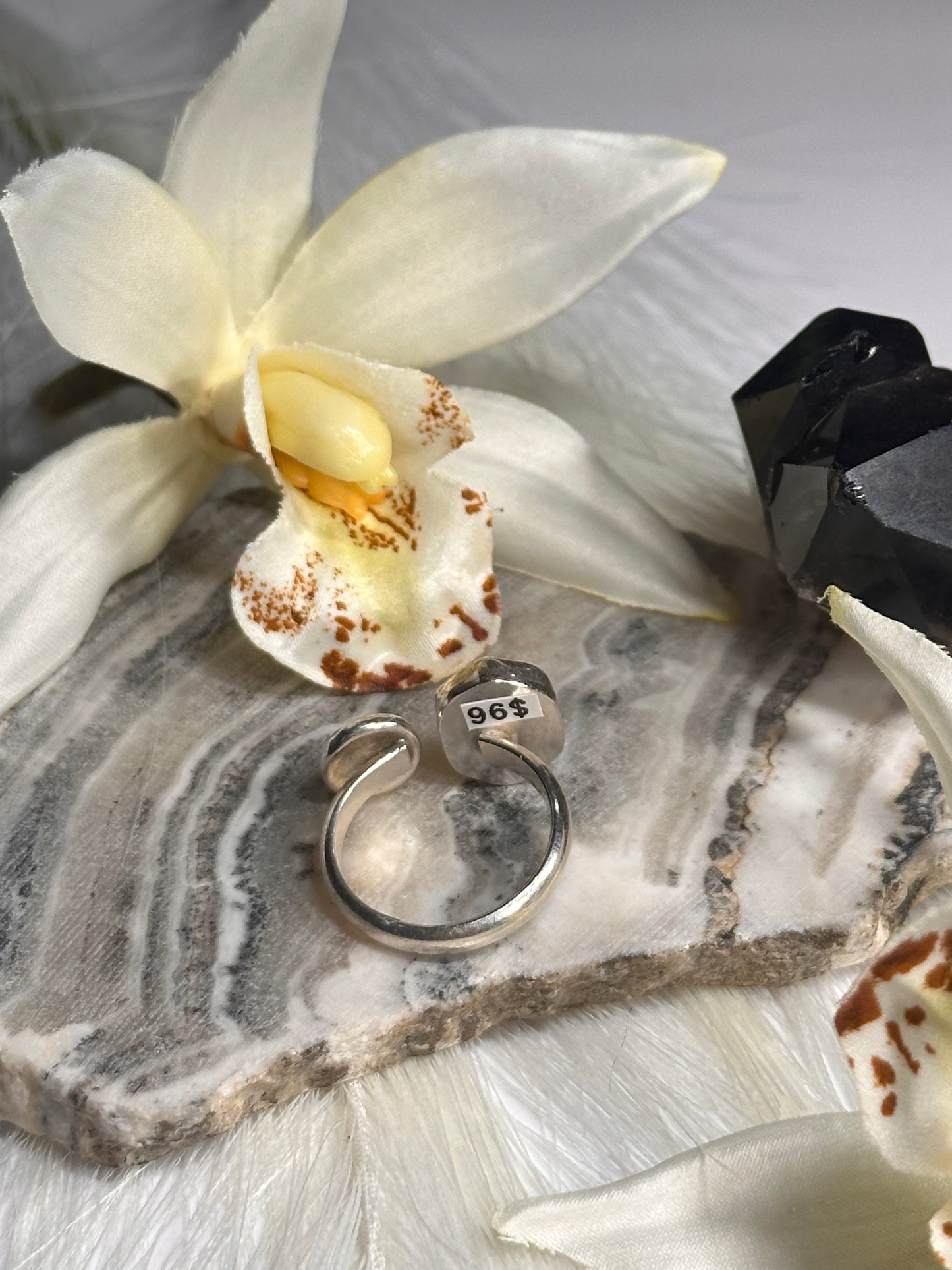 Kunzite & Mother of Pearl -Sz 7-8