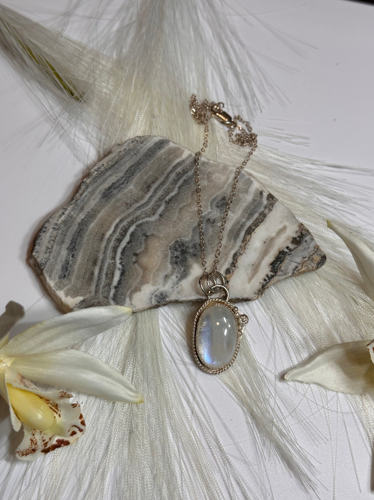 Aurora Astraluis Pendant (Moonstone)