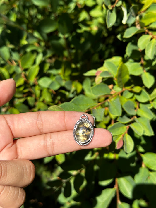 Labradorite pendant