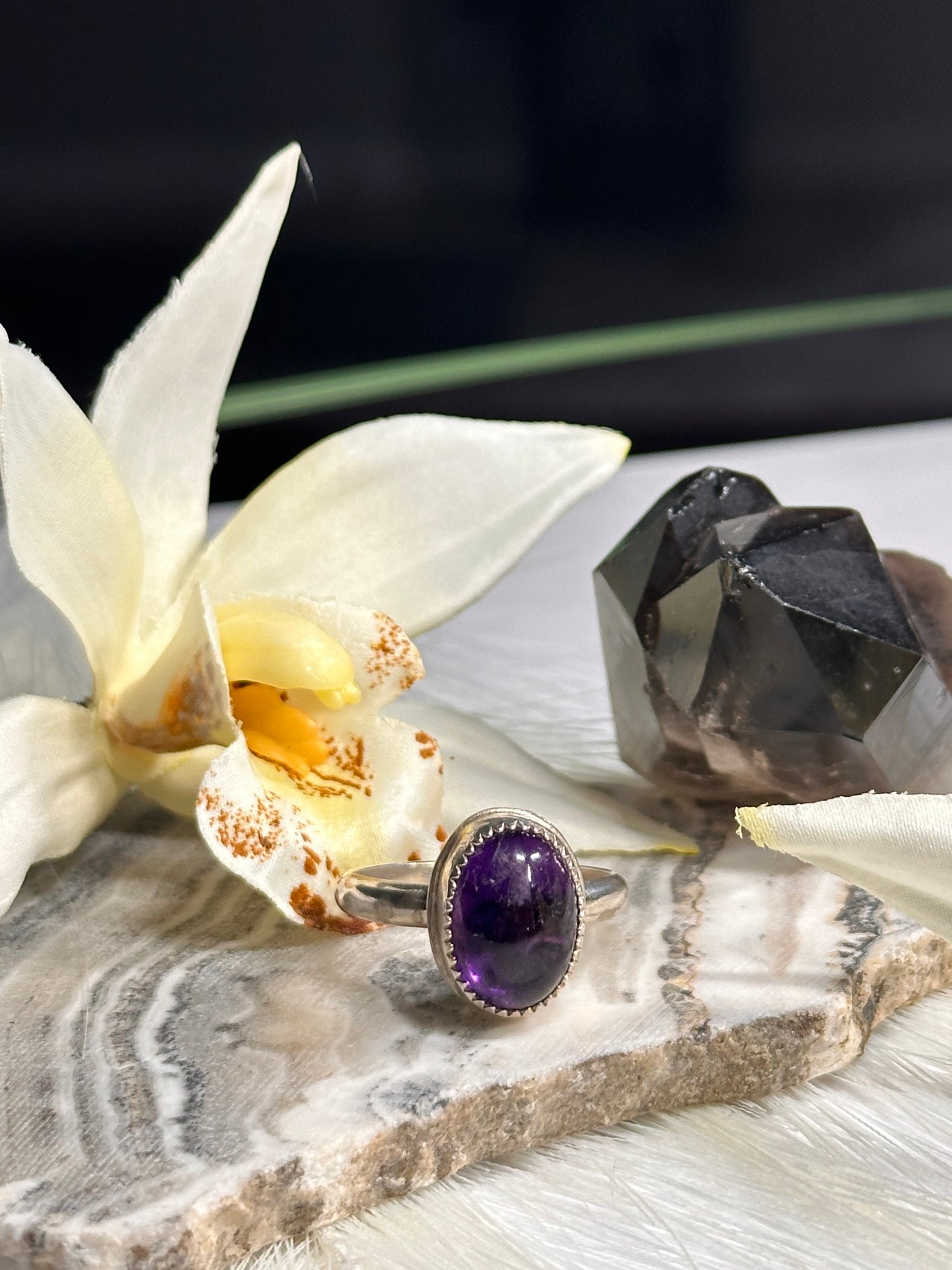 Oval Amethyst ring - Sz 10